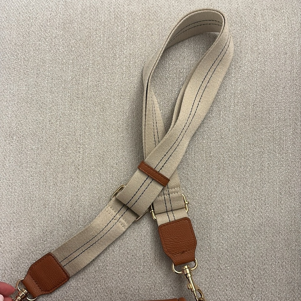 Universal Threads crossbody - Picture 2 of 3